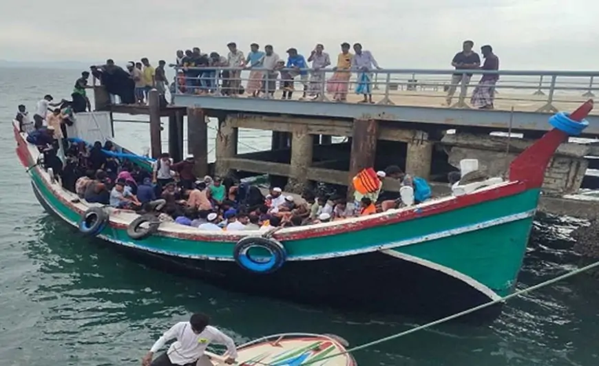 চারদিন পর সেন্টমার্টিন গেলো দুই ট্রলার