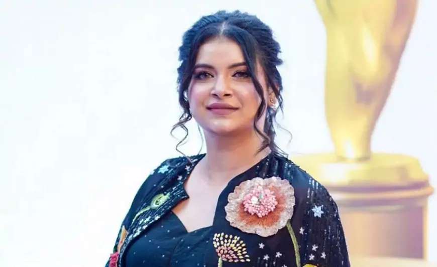 ‘হে আল্লাহ, রাজনীতি নামক অভিশাপ থেকে মাতৃভূমিকে রক্ষা করো’