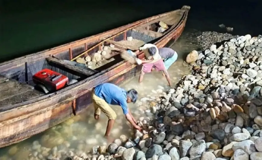 সিলেটে সাদা পাথর লুটপাট: অভিযানে ১২ হাজার ঘনফুট পাথর উদ্ধার