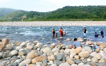 শিগগিরই পর্যটকদের জন্য জীবন্ত হবে সাদা পাথর