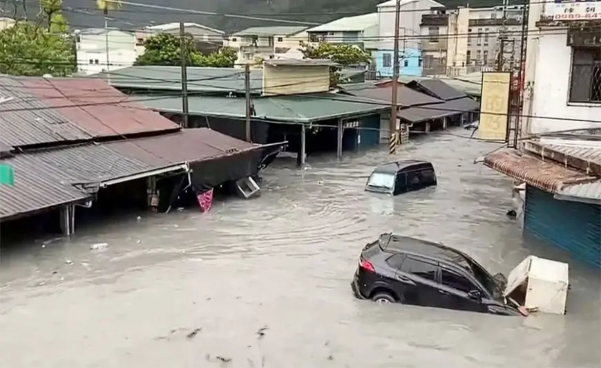 সুপার টাইফুন রাগাসার আঘাতে তাইওয়ানে নিহত ১৪, নিখোঁজ ১২৪