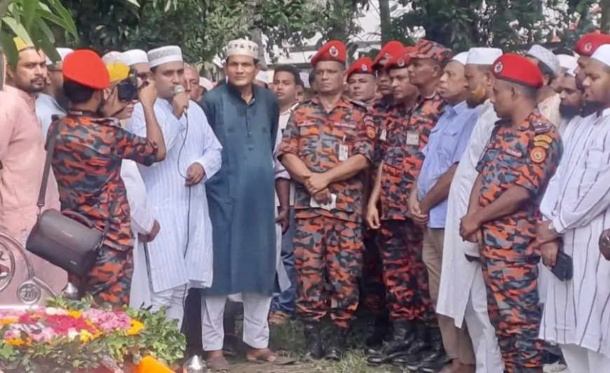 ফায়ার ফাইটার নুরুল হুদাকে রাষ্ট্রীয় মর্যাদায় দাফন