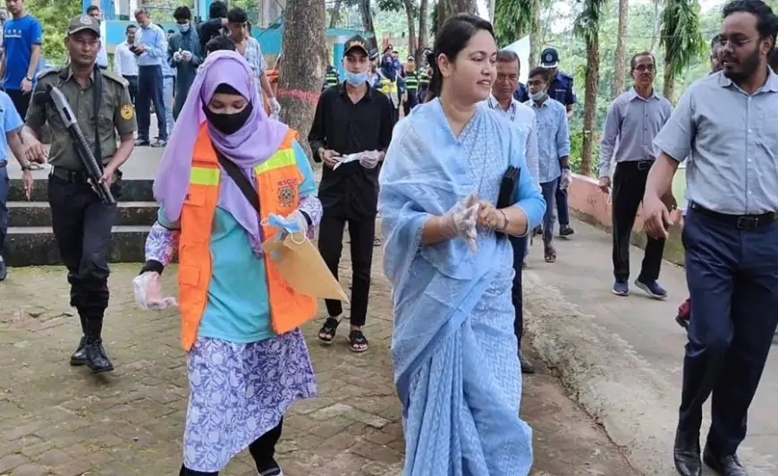 ময়লা ফেলে পরিচ্ছন্নতা অভিযান, সেই ভাইরাল ভিডিও নিয়ে যা বললেন ডিসি