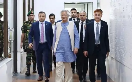 ইতালি সফর শেষে দেশে ফিরেছেন প্রধান উপদেষ্টা