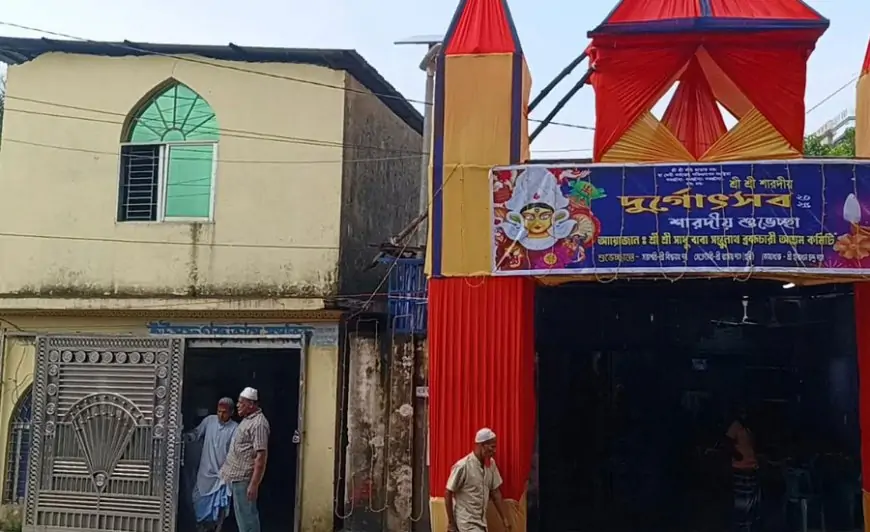 একই আঙিনায় মসজিদ-মন্দির, দেড় শতাব্দী ধরে নির্বিঘ্নে চলছে ধর্ম চর্চা