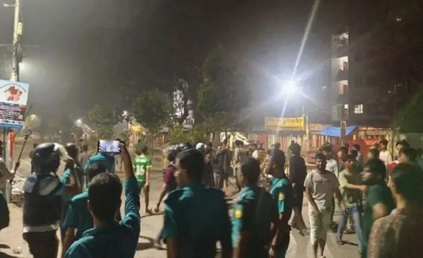মধ্যরাতে ঢাবি ও ঢাকা কলেজের শিক্ষার্থীদের সংঘর্ষ