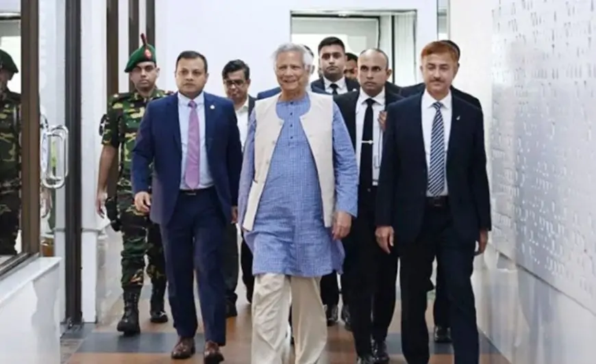 ইতালি সফর শেষে দেশে ফিরেছেন প্রধান উপদেষ্টা