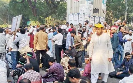 অনির্দিষ্টকালের কর্মবিরতিতে প্রাথমিক শিক্ষকরা