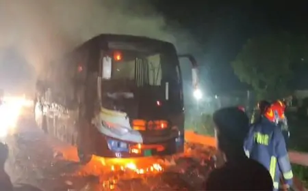 টাঙ্গাইল ও ফেনীতে দুই বাসে আগুন