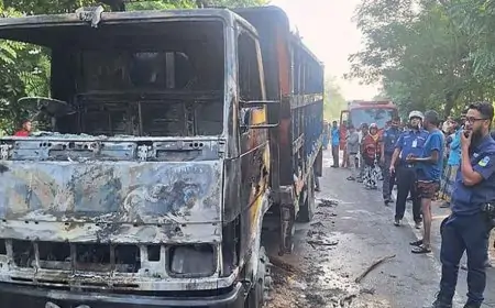 পদ্মা সেতুর সামনে এক্সপ্রেসওয়ে অবরোধ, ট্রাকে আগুন ও বাস ভাঙচুর
