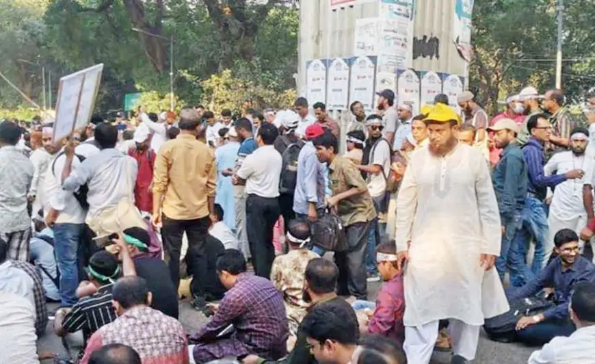 অনির্দিষ্টকালের কর্মবিরতিতে প্রাথমিক শিক্ষকরা