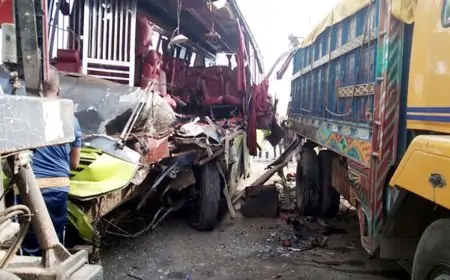ঢাকা-ভাঙ্গা এক্সপ্রেসওয়ের শিবচরে বাস-ট্রাক সংঘর্ষে ৩ জন নিহত