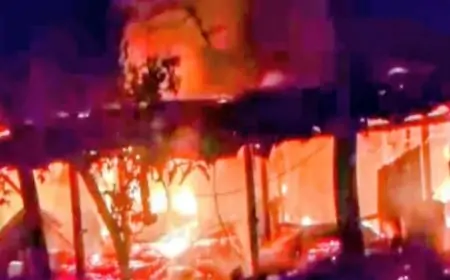 নবাবগঞ্জে অগ্নিকাণ্ডে ১০ বসতবাড়ি পুড়ে ছাই, নিহত ১