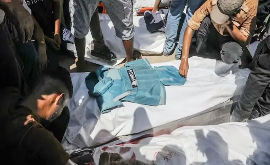 গাজায় ফের ইসরাইলি হামলা, সাংবাদিকসহ নিহত ৫ ফিলিস্তিনি