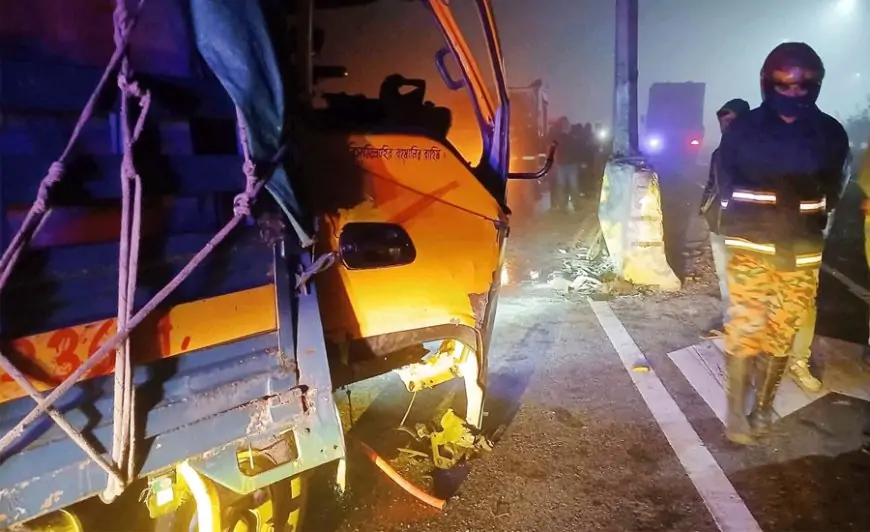 ভাঙ্গায় অ্যাম্বুলেন্স-ট্রাকের মুখোমুখি সংঘর্ষে নিহত ৩