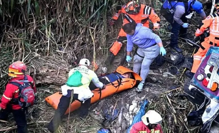 গুয়াতেমালায় ঘন কুয়াশায় পাহাড়ি খাদে বাস পড়ে নিহত ১৫