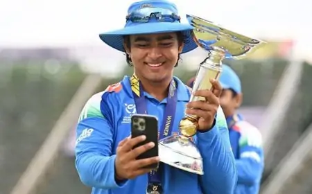 ১৪ বছর বয়সেই ছুঁয়ে ফেললেন আইসিসি ট্রফি, কে এই সূর্যবংশী?