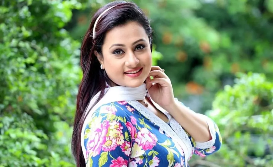 সৌদিতে ভক্তের মুখে প্রশংসা শুনে মজা করে যা বললেন পূর্ণিমা