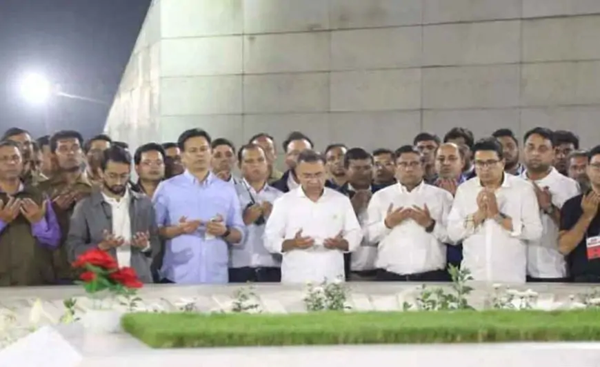 নির্বাচনী প্রচারণা শেষ, বাবা-মায়ের কবর জিয়ারত করে ঘরে ফিরলেন তারেক রহমান 
