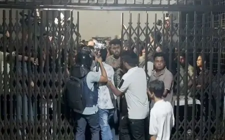 মধ্যরাতে ঢাকা পলিটেকনিকে ছাত্রদল-শিবির সংঘর্ষ