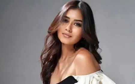 অর্থ সাহায্য চেয়ে অশালীন প্রস্তাবের মুখে মডেল