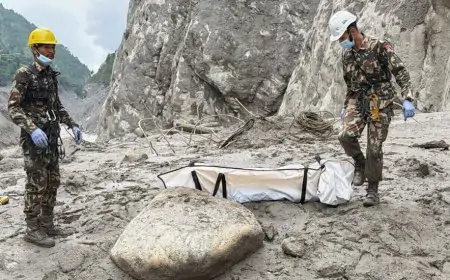 নেপাল-তিব্বতের প্রলয়ঙ্করী বন্যায় মৃত্যু বেড়ে ১২২৫